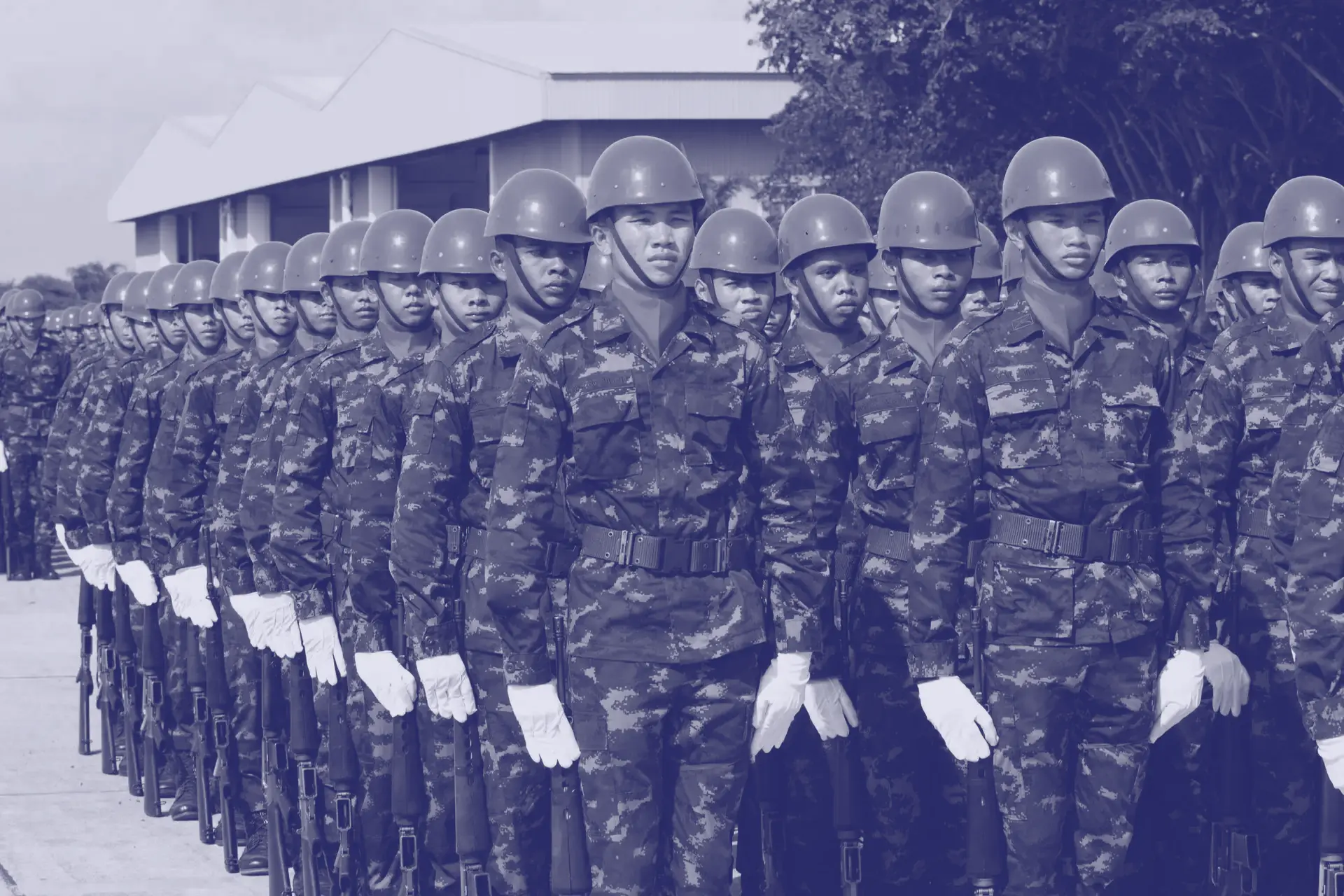 Soldados en formación somchai kongkamsri